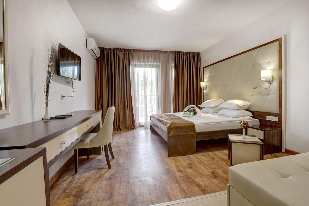PRESTIGE_AQUAPARK__HOTEL_NISIPURILE_DE_AUR_BULGARIA_AIR_TOUR_TRAVEL
